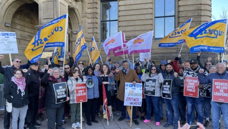 CUPW and allies rally in front of the Prime Minister’s Office in Ottawa. 